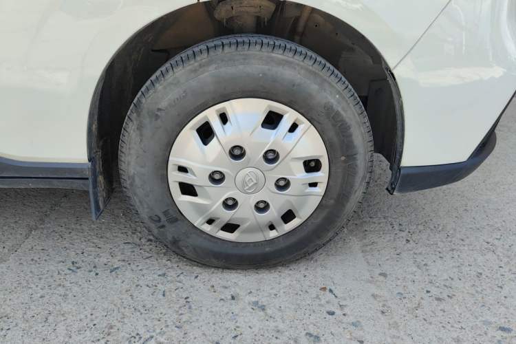 Used SAIC MAXUS Xintu V70 2023 2.0T Elite Edition Automatic Long Wheelbase Mid-Height 6/7 Seats Right Front Wheel Hub