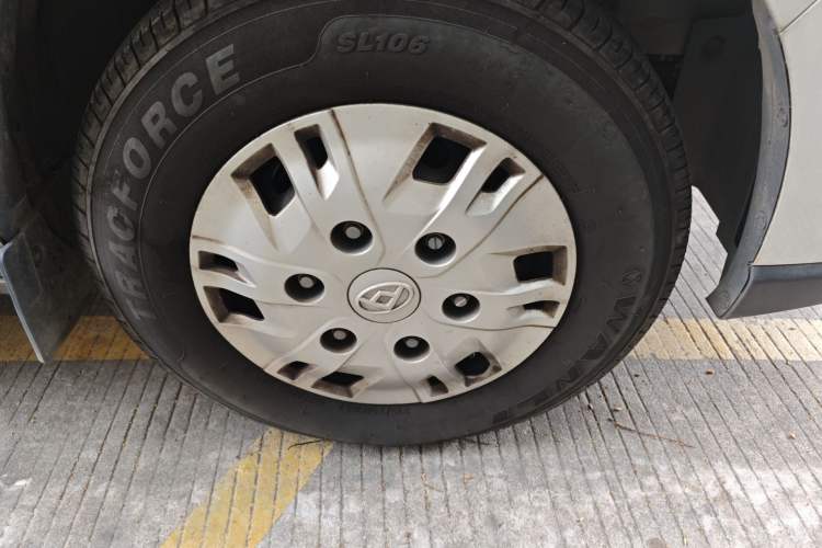 Used SAIC MAXUS Xintu V70 2023 2.0T Elite Edition Automatic Long Wheelbase Low Roof – 6/7 Seats Right Front Wheel Hub
