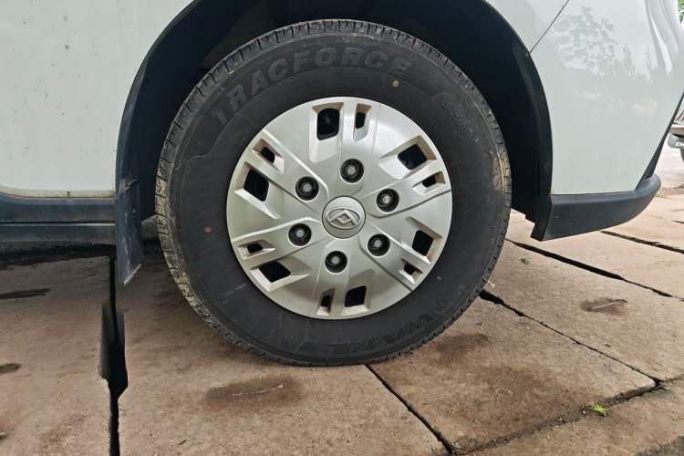 Used SAIC MAXUS Xintu V70 2023 2.0T Elite Edition Automatic Long Wheelbase Mid-Height 6/7 Seats Right Front Wheel Hub