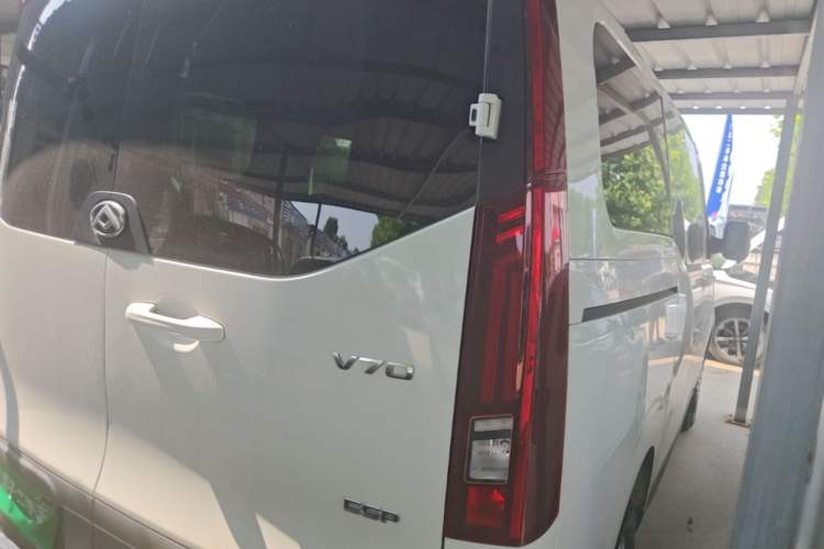 Used SAIC MAXUS Xintu V70 2023 2.0T Elite Edition Manual Transmission Short Wheelbase Low Roof 5/6 Seats (125 hp) Right Rear Taillight