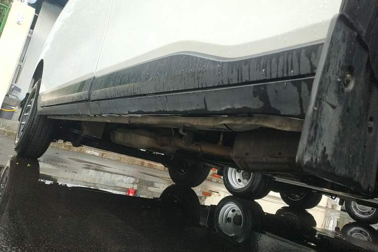 Used SAIC MAXUS Xintu V70 2023 2.0T Elite Edition Automatic Short Wheelbase Low Roof – 5/6 Seats Right Side Sill