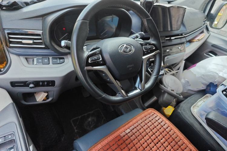 Used SAIC MAXUS Xintu V70 2023 2.0T Elite Edition Automatic Short Wheelbase Low Roof – 5/6 Seats Steering Wheel
