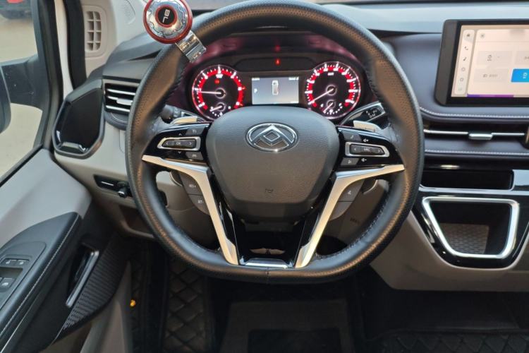 Used SAIC MAXUS Xintu V70 2023 2.0T Elite Edition Automatic Long Wheelbase Low Roof – 6/7 Seats Steering Wheel
