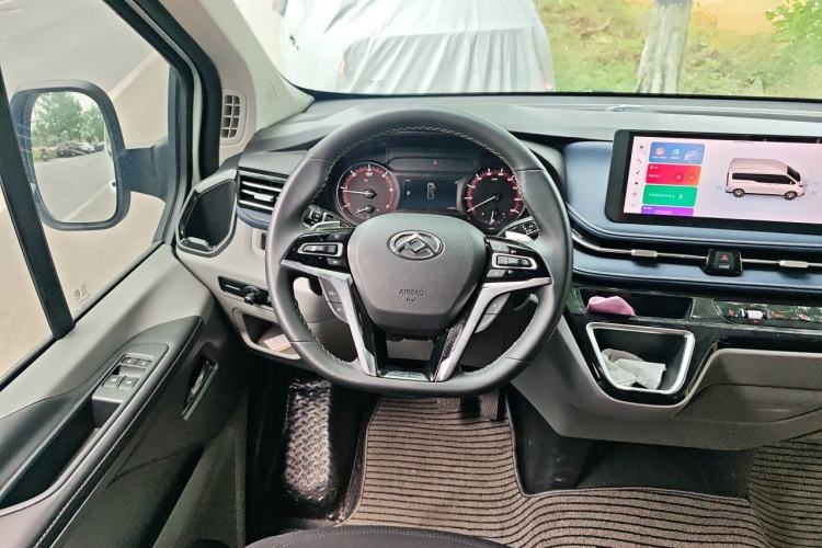 Used SAIC MAXUS Xintu V70 2023 2.0T Elite Edition Automatic Long Wheelbase Mid-Height 6/7 Seats Steering Wheel