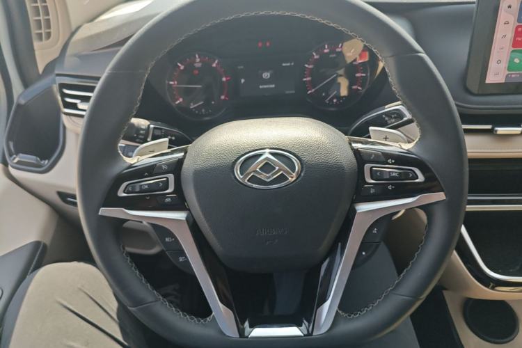 Used SAIC MAXUS Xintu V70 2023 2.0T Luxury Edition Automatic Long Wheelbase Mid-Roof 9-Seater Steering Wheel