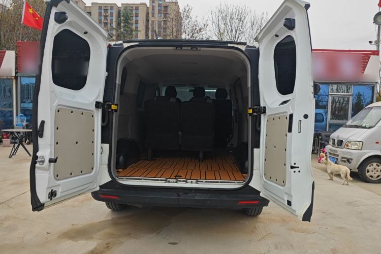 Used SAIC MAXUS Xintu V70 2023 2.0T Elite Edition Automatic Short Wheelbase Low Roof – 5/6 Seats Trunk