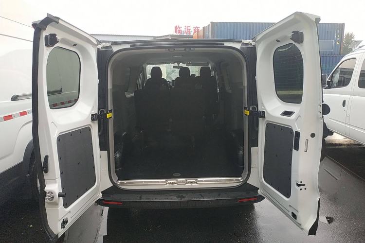 Used SAIC MAXUS Xintu V70 2023 2.0T Elite Edition Automatic Short Wheelbase Low Roof – 5/6 Seats Trunk