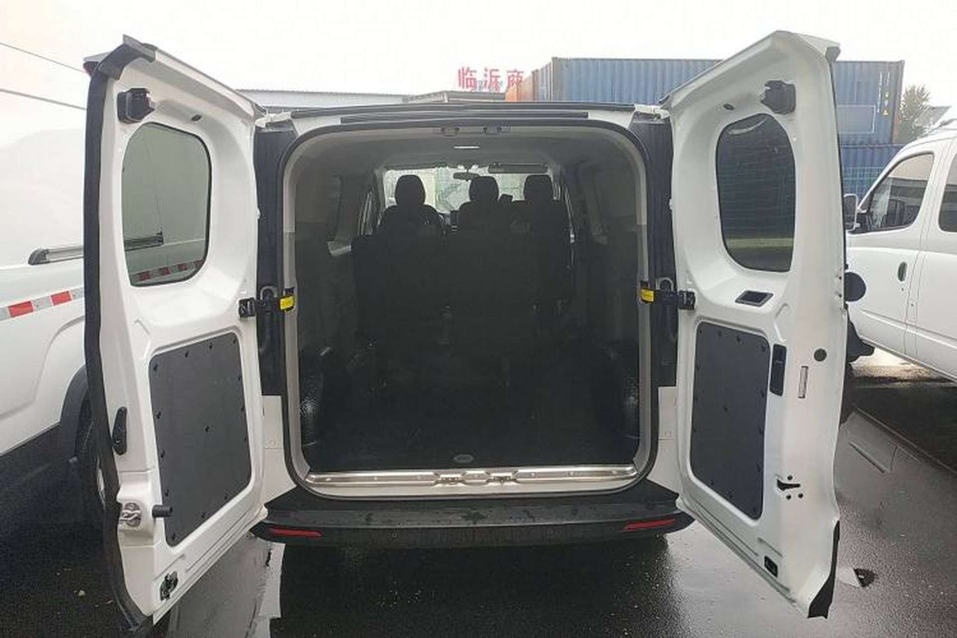 Used SAIC MAXUS Xintu V70 2023 2.0T Elite Edition Automatic Short Wheelbase Low Roof – 5/6 Seats Trunk