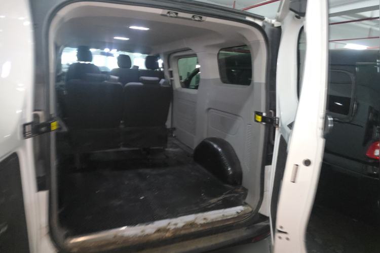 Used SAIC MAXUS Xintu V70 2023 2.0T Elite Edition Manual Transmission Short Wheelbase Low Roof 5/6 Seats (125 hp) Trunk