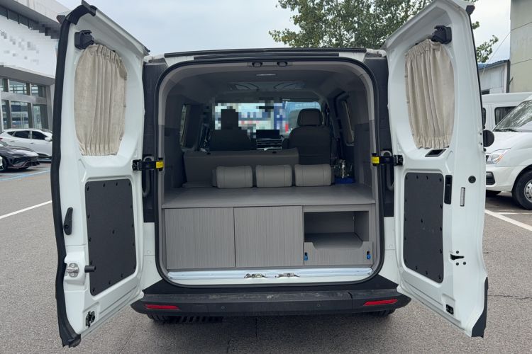 Used SAIC MAXUS Xintu V70 2023 2.0T Elite Edition Automatic Short Wheelbase Low Roof – 5/6 Seats Trunk