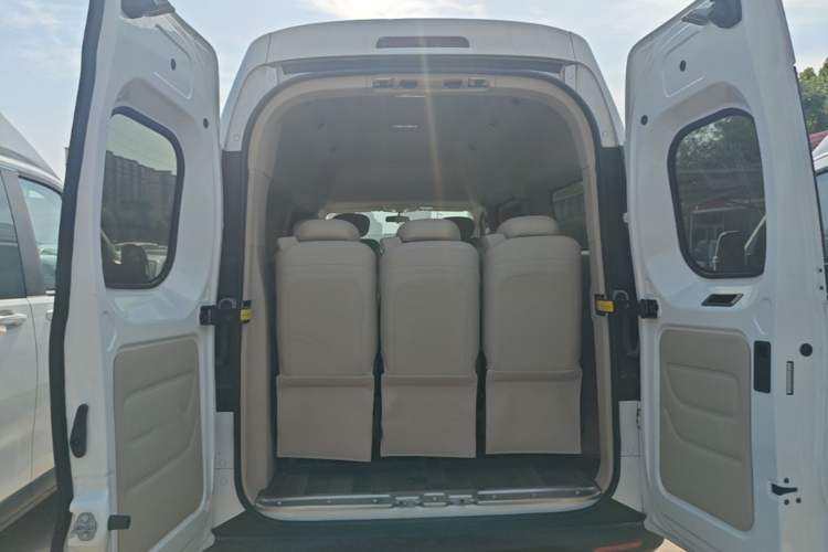 Used SAIC MAXUS Xintu V70 2023 2.0T Luxury Edition Automatic Long Wheelbase Mid-Roof 9-Seater Trunk