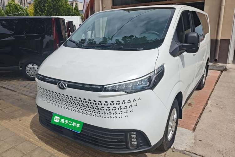 Used SAIC MAXUS Xintu V70 2023 2.0T Elite Edition Manual Transmission Short Wheelbase Low Roof 5/6 Seats (125 hp) Guazi used car, China used car export, Used car for sale, Used SAIC MAXUS cars, Cheapest cars for sale
