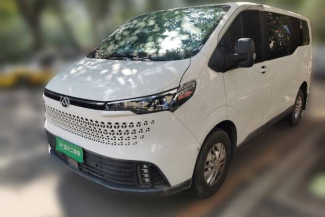 Used SAIC MAXUS Xintu V70 2023 2.0T Elite Edition Manual Transmission Short Wheelbase Low Roof 5/6 Seats (125 hp)