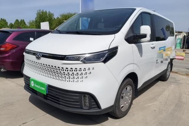 Used SAIC MAXUS Xintu V70 2023 2.0T Elite Edition Manual Transmission Short Wheelbase Low Roof 5/6 Seats (125 hp)