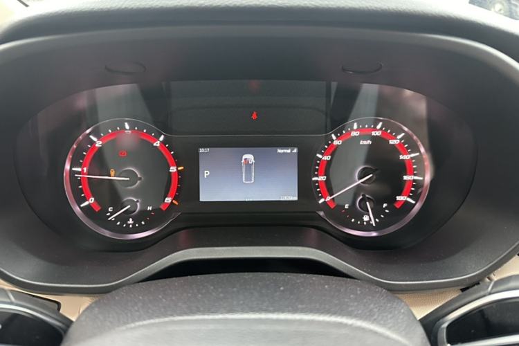 Used SAIC MAXUS Xintu V70 2025 2.0T Automatic Short Wheelbase Low-Roof Luxury 7-Seater Instrument Cluster