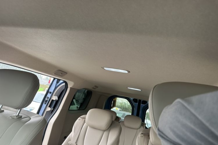 Used SAIC MAXUS Xintu V70 2025 2.0T Automatic Short Wheelbase Low-Roof Luxury 7-Seater Interior 4