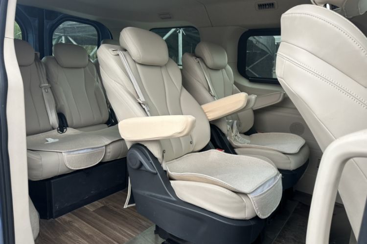 Used SAIC MAXUS Xintu V70 2025 2.0T Automatic Short Wheelbase Low-Roof Luxury 7-Seater Interior 7