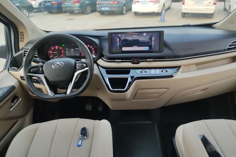 Used SAIC MAXUS Xintu V70 2025 2.0T Automatic Long Wheelbase Low-Roof Luxury 7-Seater Center Console