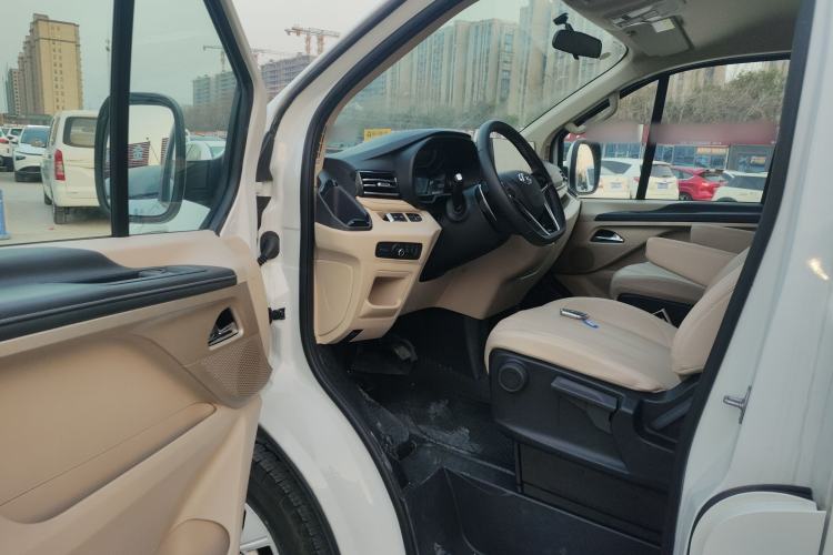 Used SAIC MAXUS Xintu V70 2025 2.0T Automatic Long Wheelbase Low-Roof Luxury 7-Seater Driver Seat