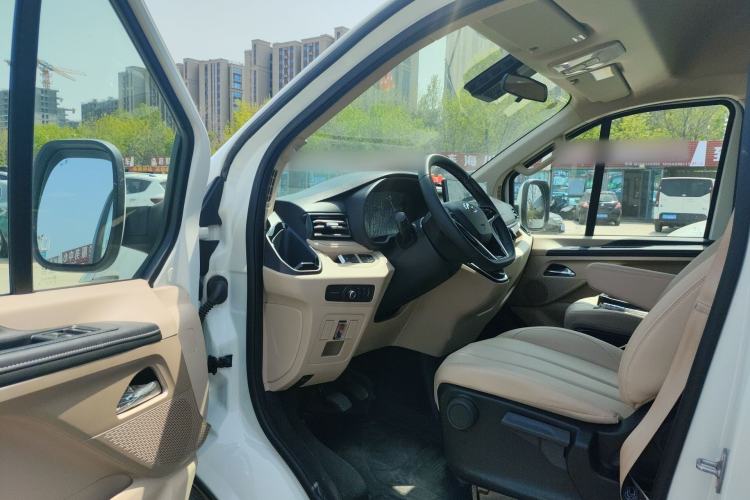 Used SAIC MAXUS Xintu V70 2025 2.0T Manual Long Wheelbase Mid-Height Luxury Version 9 Seats Driver Seat