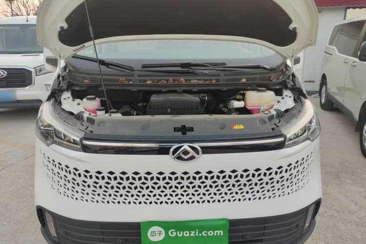 Used SAIC MAXUS Xintu V70 2025 2.0T Automatic Long Wheelbase Low-Roof Luxury 7-Seater Engine Bay