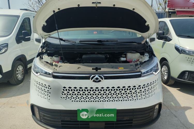 Used SAIC MAXUS Xintu V70 2025 2.0T Manual Long Wheelbase Mid-Height Luxury Version 9 Seats Engine Bay