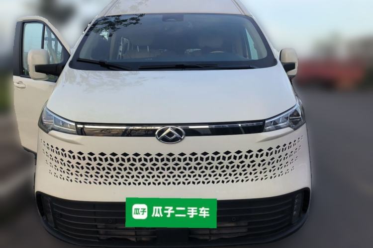 Used SAIC MAXUS Xintu V70 2025 2.0T Manual Long Wheelbase Mid-Height Luxury Version 9 Seats Front