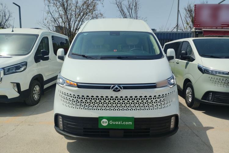 Used SAIC MAXUS Xintu V70 2025 2.0T Manual Long Wheelbase Mid-Height Luxury Version 9 Seats Front