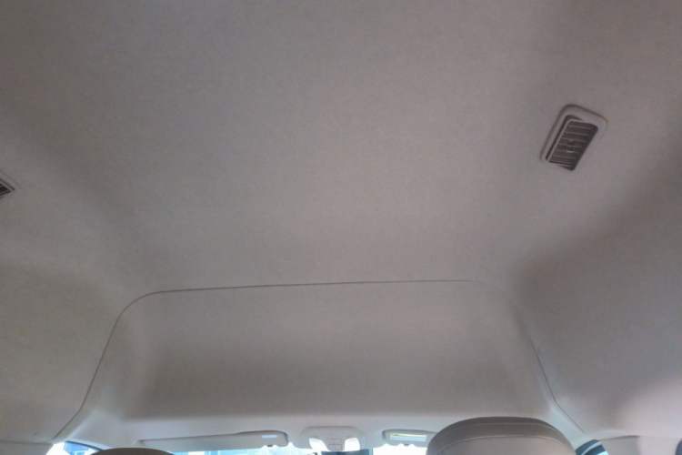 Used SAIC MAXUS Xintu V70 2025 2.0T Manual Long Wheelbase Mid-Height Luxury Version 9 Seats Headliner