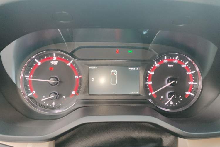 Used SAIC MAXUS Xintu V70 2025 2.0T Automatic Long Wheelbase Low-Roof Luxury 7-Seater Instrument Cluster