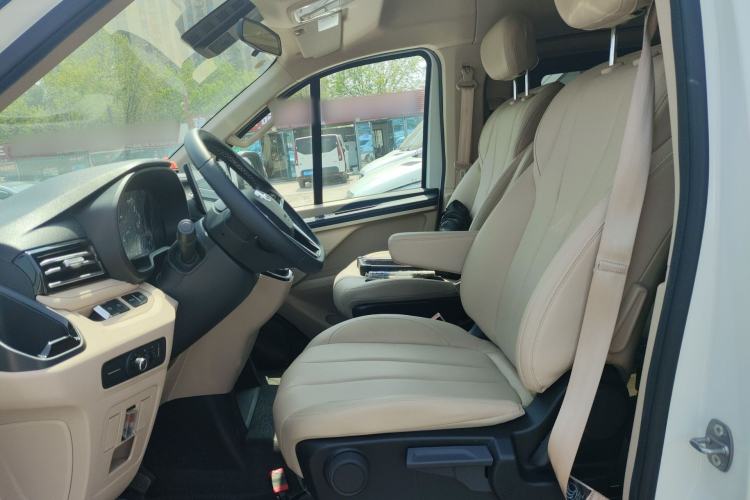 Used SAIC MAXUS Xintu V70 2025 2.0T Manual Long Wheelbase Mid-Height Luxury Version 9 Seats Left Front Seat