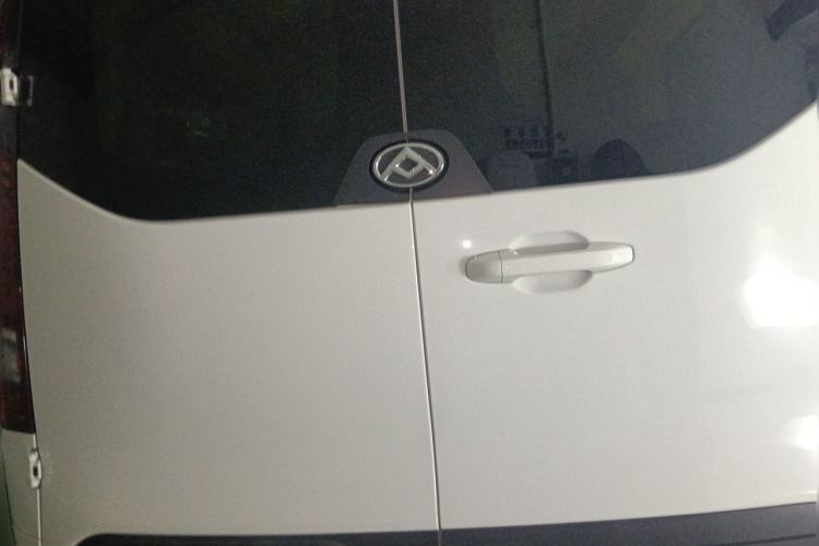 Used SAIC MAXUS Xintu V70 2025 2.0T Automatic Long Wheelbase Low-Roof Luxury 7-Seater Rear