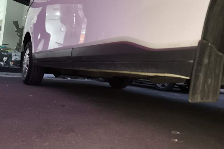 Used SAIC MAXUS Xintu V70 2025 2.0T Automatic Short Wheelbase Ultra-Low Roof Elite Edition – 5/6 Seats Right Side Sill