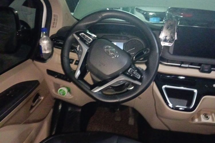 Used SAIC MAXUS Xintu V70 2025 2.0T Automatic Long Wheelbase Low-Roof Luxury 7-Seater Steering Wheel