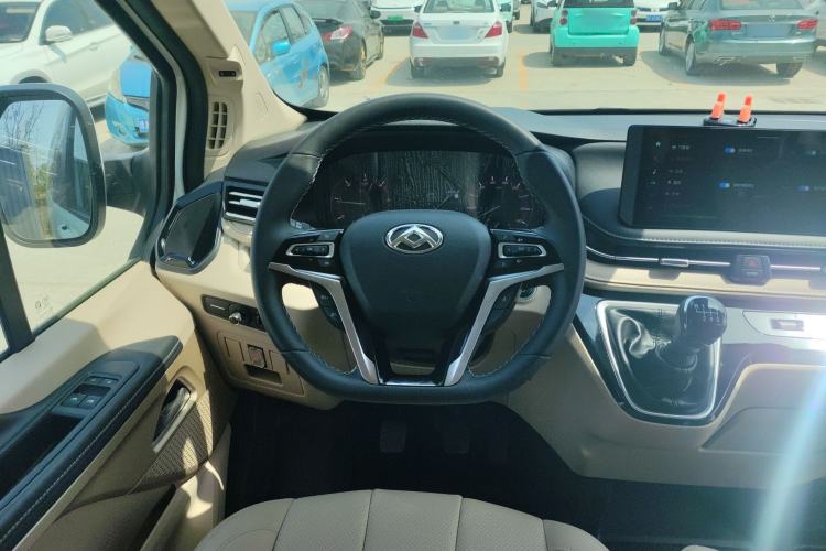 Used SAIC MAXUS Xintu V70 2025 2.0T Manual Long Wheelbase Mid-Height Luxury Version 9 Seats Steering Wheel
