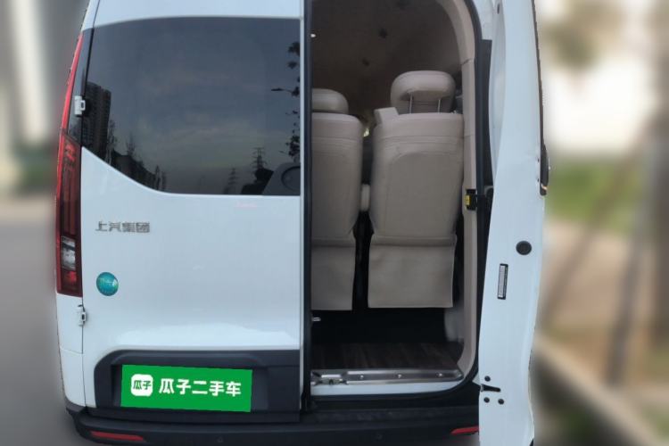 Used SAIC MAXUS Xintu V70 2025 2.0T Manual Long Wheelbase Mid-Height Luxury Version 9 Seats Trunk