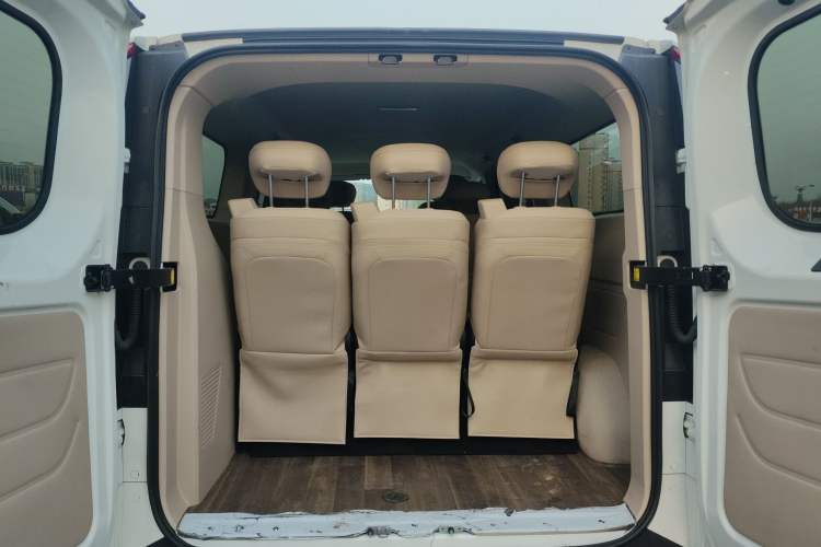 Used SAIC MAXUS Xintu V70 2025 2.0T Automatic Long Wheelbase Low-Roof Luxury 7-Seater Trunk