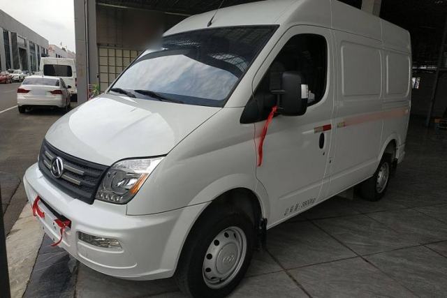 Used SAIC MAXUS Xintu V80 2023 2.0T Manual Classic City Delivery King Short Wheelbase Mid-Roof 3-Seater