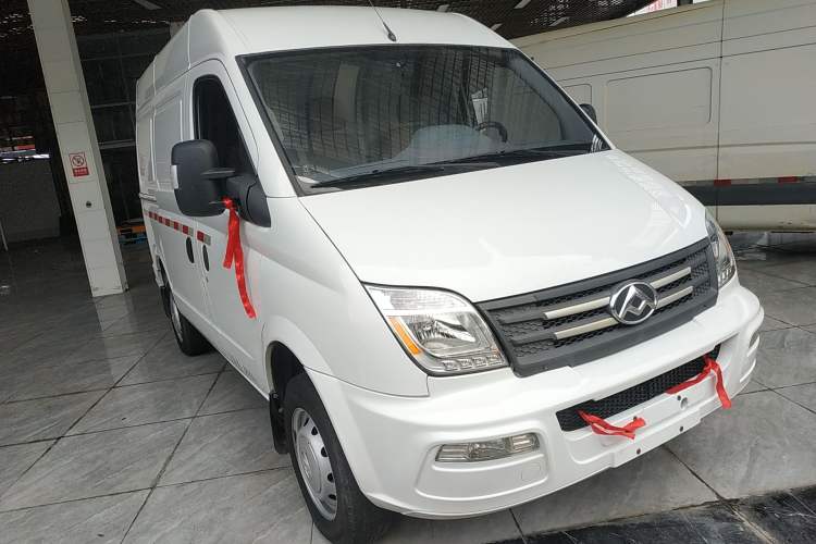 Used SAIC MAXUS Xintu V80 2023 2.0T Manual Classic City Delivery King Short Wheelbase Mid-Roof 3-Seater Exterior 2