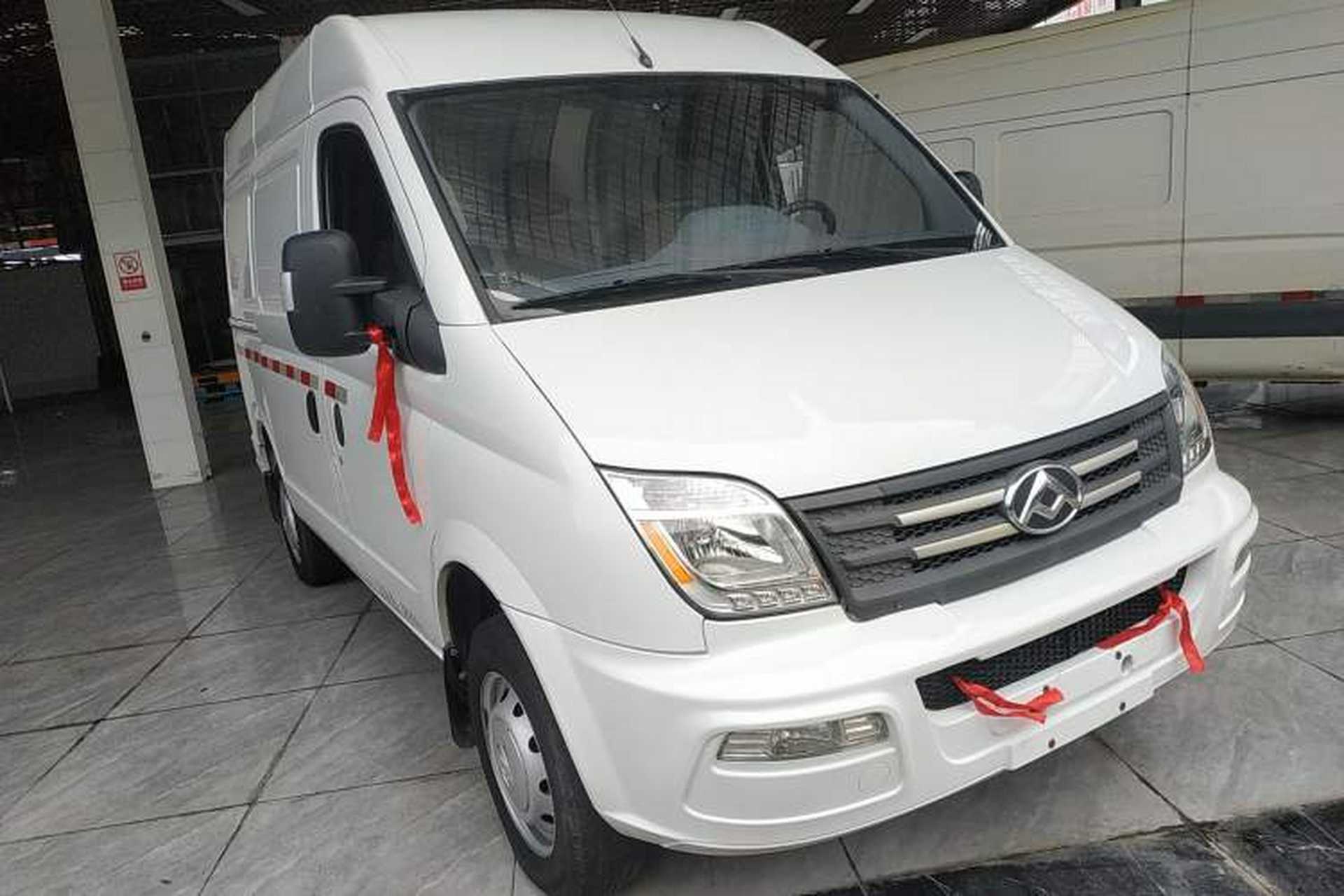 Used SAIC MAXUS Xintu V80 2023 2.0T Manual Classic City Delivery King Short Wheelbase Mid-Roof 3-Seater Exterior 2