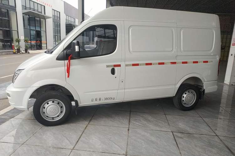 Used SAIC MAXUS Xintu V80 2023 2.0T Manual Classic City Delivery King Short Wheelbase Mid-Roof 3-Seater Exterior 3