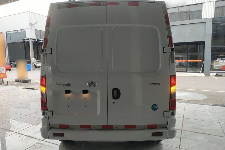 Used SAIC MAXUS Xintu V80 2023 2.0T Manual Classic City Delivery King Short Wheelbase Mid-Roof 3-Seater Exterior 4
