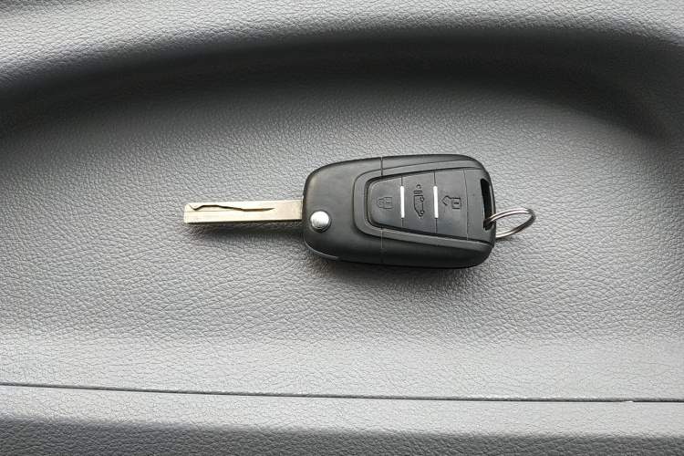 Used SAIC MAXUS Xintu V80 2023 2.0T Manual Classic City Delivery King Short Wheelbase Mid-Roof 3-Seater Interior 1