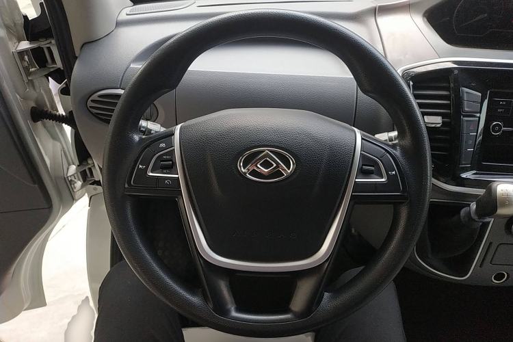 Used SAIC MAXUS Xintu V80 2023 2.0T Manual Classic City Delivery King Short Wheelbase Mid-Roof 3-Seater Steering Wheel