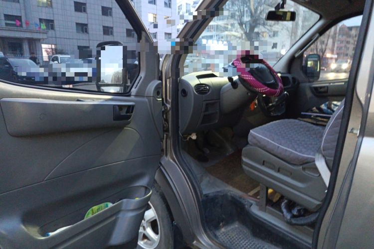 Used SAIC MAXUS Xintu V80 2011 2.5T Short Wheelbase Mid-Roof Yunjie Edition Driver Seat