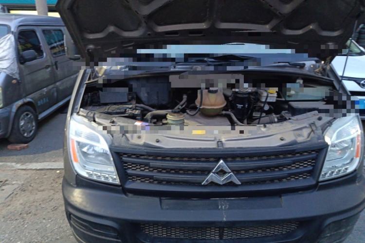 Used SAIC MAXUS Xintu V80 2011 2.5T Short Wheelbase Mid-Roof Yunjie Edition Engine Bay Right