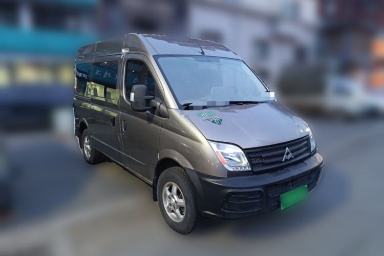 Used SAIC MAXUS Xintu V80 2011 2.5T Short Wheelbase Mid-Roof Yunjie Edition Front Right 45 Deg
