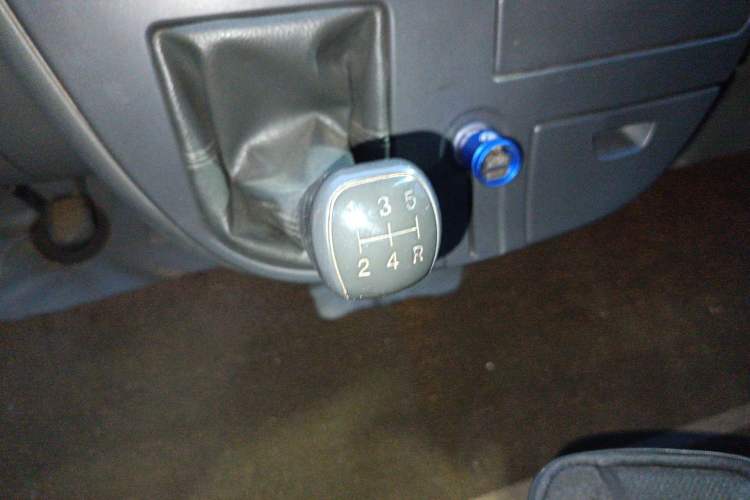 Used SAIC MAXUS Xintu V80 2011 2.5T Short Wheelbase Mid-Roof Yunjie Edition Gear Lever