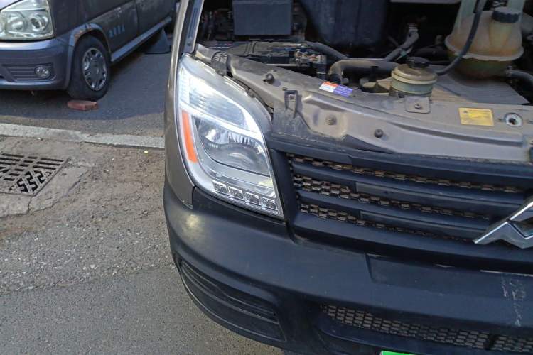 Used SAIC MAXUS Xintu V80 2011 2.5T Short Wheelbase Mid-Roof Yunjie Edition Right Front Headlight