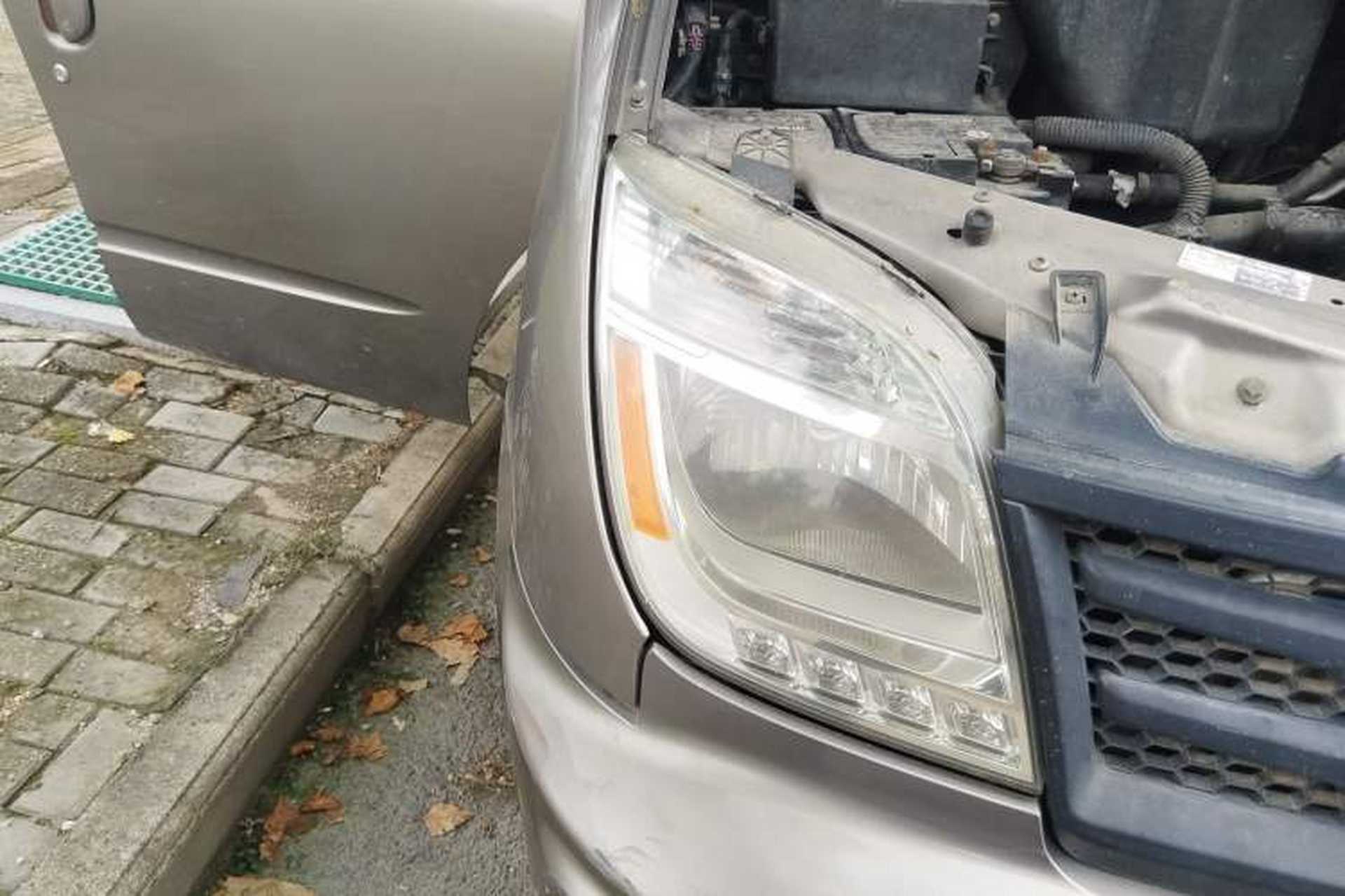 Used SAIC MAXUS Xintu V80 2011 2.5T Short Wheelbase Mid-Roof Yunjie Edition Right Front Headlight